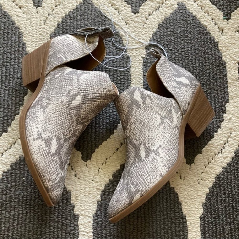 NWT Universal Thread Snake Print Ankle Booties 7